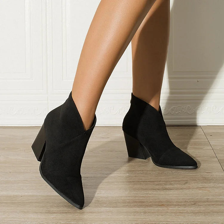 POINTED ANKLE BOOT WITH PREMIUM EFFECT